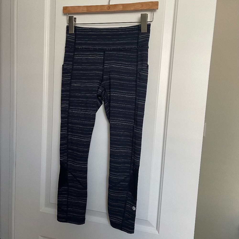 lululemon pace rival 22'' Cyber Stripe Naval Blue Black, size 4